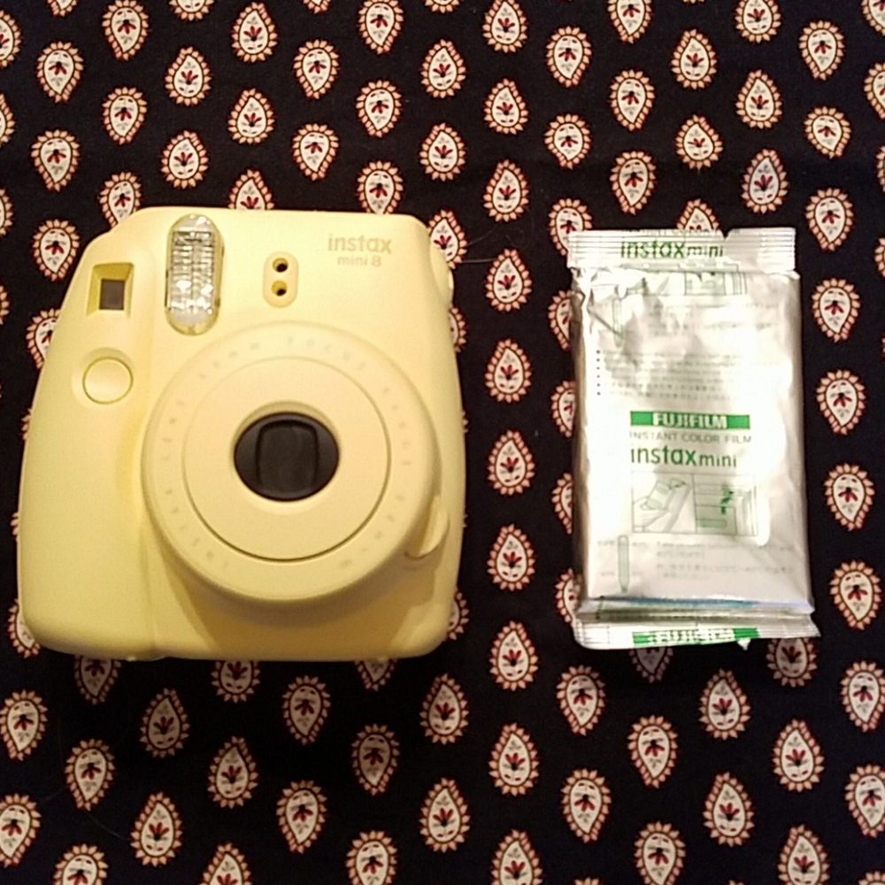 Fugifilm Instax Mini 8 Polaroid camera